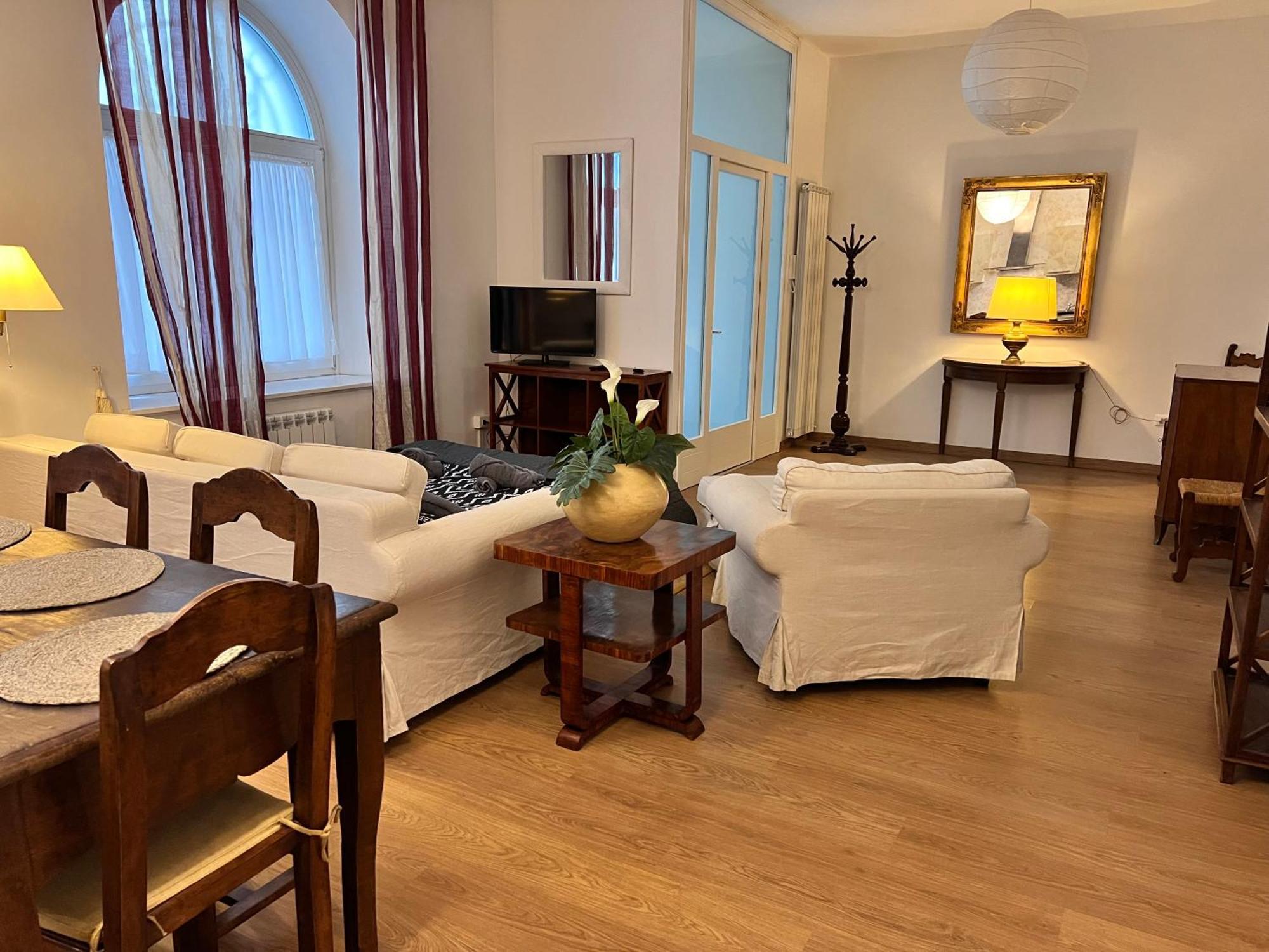 Loft With Private Parking Apartman Trieszt Kültér fotó